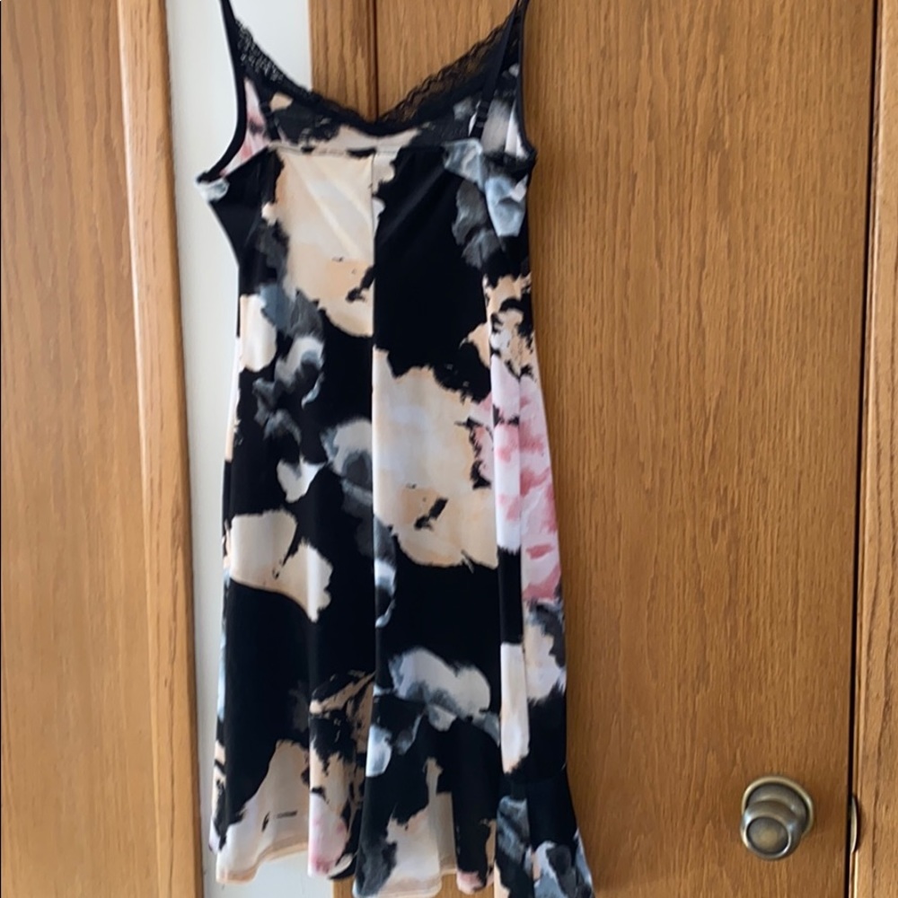 Dress - Picture 3 of 4